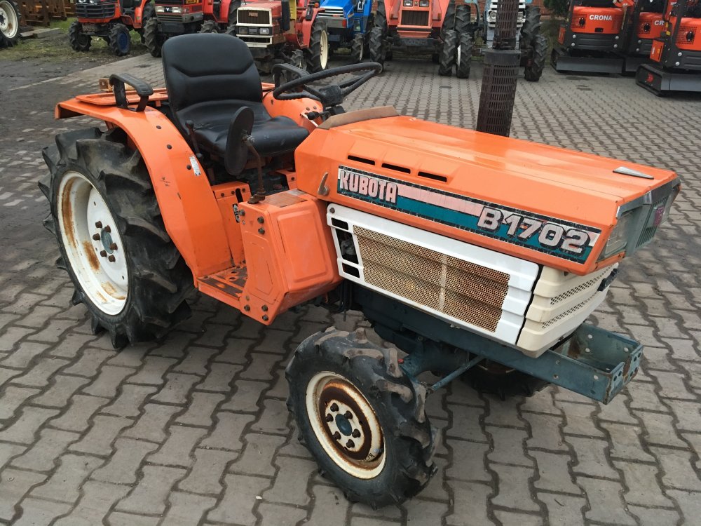 Traktory KUBOTA > traktor kubota 4x4, kubota B1702DT, výkon 17 Hp